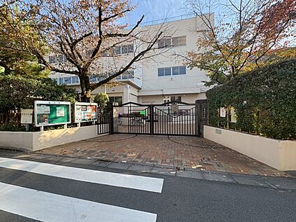 東田中学校 約880m(徒歩11分)
