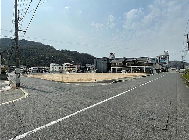 北東接道。3号地
道路の向かいが川なので、
日当たりが悪くなる心配はいりません。
現地(2024年4月)撮影
