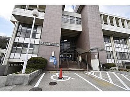 安芸区役所 中野出張所 2200m(車で4分/徒歩28分)