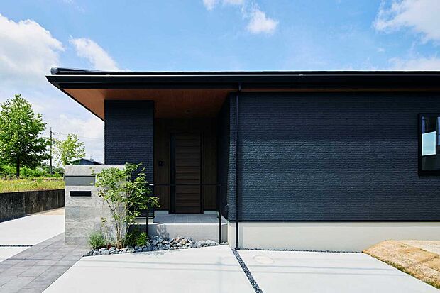 【外観6】屋根形状が印象的なモダン住宅