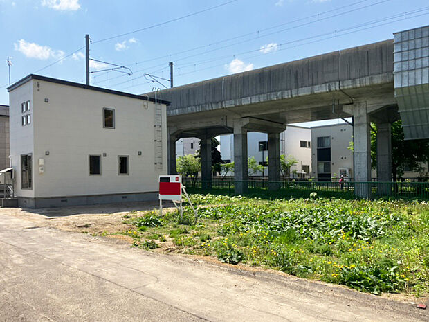 【現地写真】
北向き36坪×全3区画！JR「新琴似」駅、地下鉄「麻生」駅と2沿線の利用が可能なエリアです。
2023年10月撮影