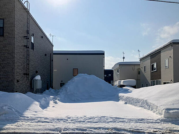 【現地写真】
JR学園都市線「百合が原」駅まで徒歩約11分。アクセス良好な立地に登場の売地です。
(2026年2月撮影)