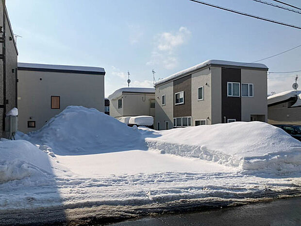 【現地写真】
建築設計がしやすいバランスの良い形の区画。地勢はプランの自由度が高まり、建築後の生活もしやすい平坦地です。
(2026年2月撮影)