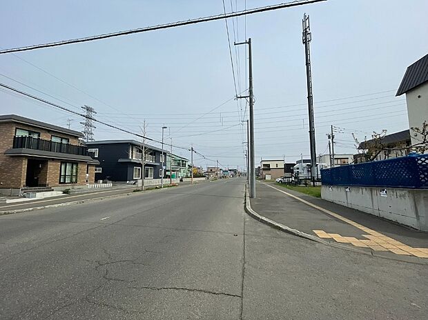 【現地写真】
徒歩10分圏内に買物施設も揃います。ぜひ周辺環境と合わせて現地をご覧ください。
(2026年4月撮影）