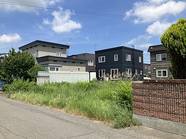【現地写真】
即お引き渡しが可能です。建築参考プランや建築スケジュールなど、具体的なお住まいづくりの計画をスムーズに進められます。
（2026年8月撮影）