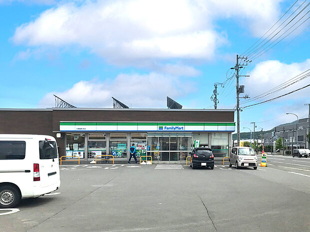 ファミリーマート札幌稲穂2条店(約1,100m)
