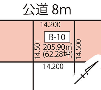 前面道路は幅員約8mと広く駐車もスムーズにできますね。 