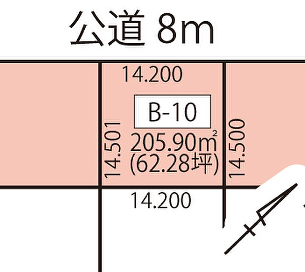 前面道路は幅員約8mと広く駐車もスムーズにできますね。