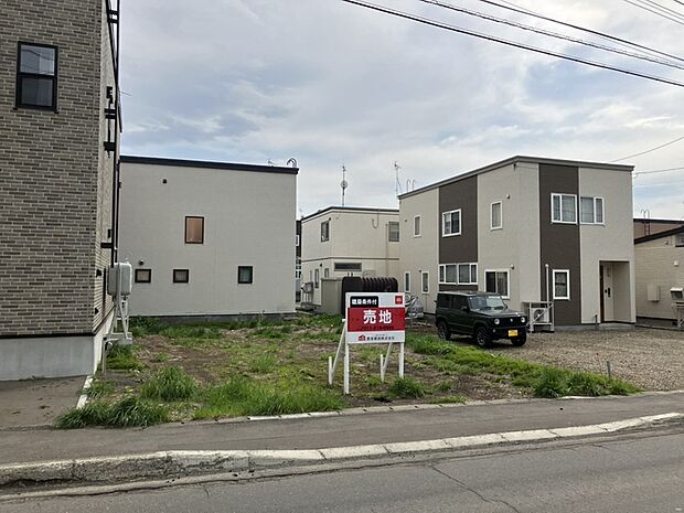 【【現地写真】】建築設計がしやすいバランスの良い形の区画。地勢はプランの自由度が高まり、建築後の生活もしやすい平坦地です。
(2026年5月撮影)