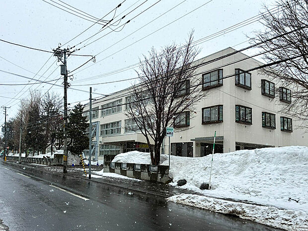 八軒小学校(約350m)