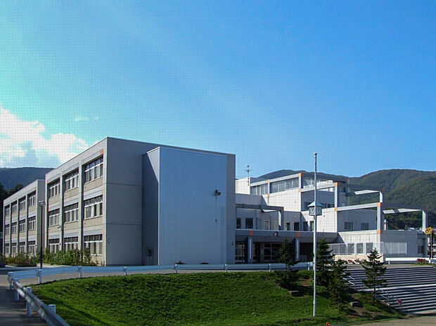 手稲宮丘小学校（約650m）