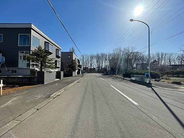 【【現地写真】】自然も感じられるロケーションでのびのびと暮らせます。子育て世帯にもおすすめの物件です。
(2026年4月撮影)