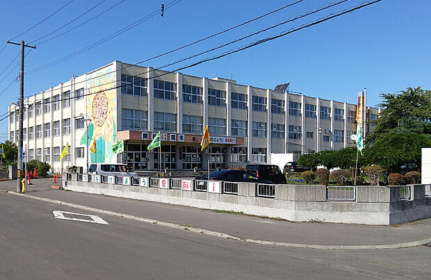 屯田南小学校（約470m）