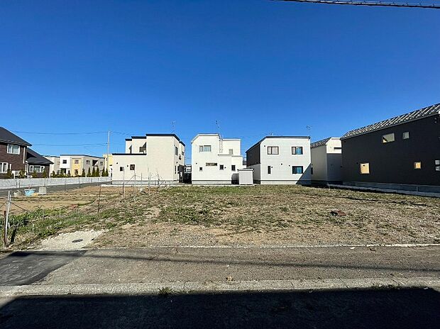【【現地写真】】現況は更地となっており、解体費用が抑えられ、引き渡し後はスムーズな着工が可能です。
(2026年4月撮影）