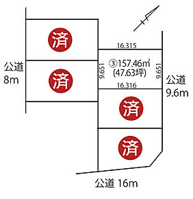 広い道路に面し、街並みの中でも存在感を放つお住まいになりそうですね。 