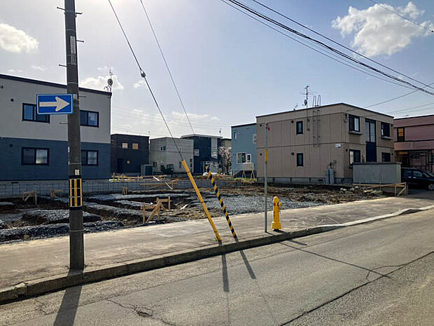 【【現地写真】】設計の自由度が高まる間口の広い区画です。採光や通風を確保しやすく、お庭やカースペースも広く取ることができます。
(2026年4月撮影)