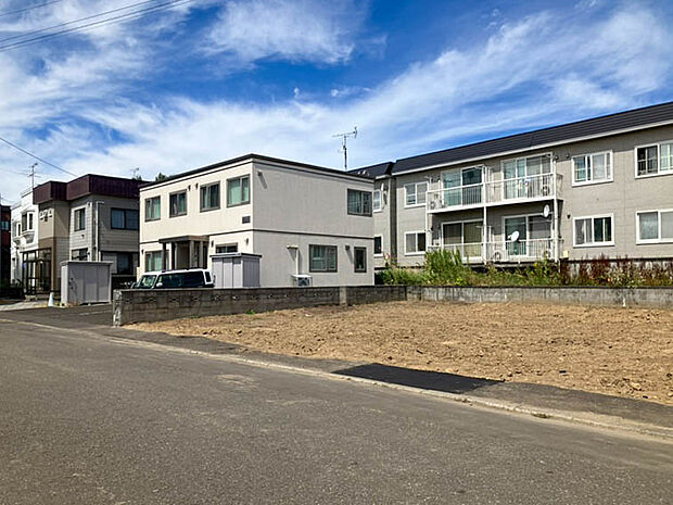 【【現地写真】】地下鉄東豊線「元町」駅まで徒歩約24分。最寄りバス停まで徒歩約4分と、通勤やお出掛けもしやすい立地です。
（2026年8月撮影）