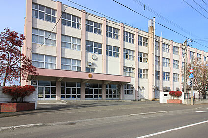 篠路中学校 1400m(徒歩18分)