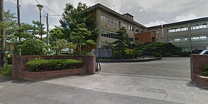 桜井中学校 約2300～2500m(自転車10分)