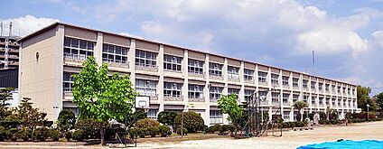 連尺小学校 約410m(徒歩6分)