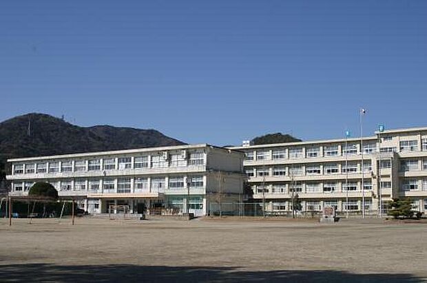 中部中学校
