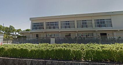 上地小学校 約470m(徒歩6分)