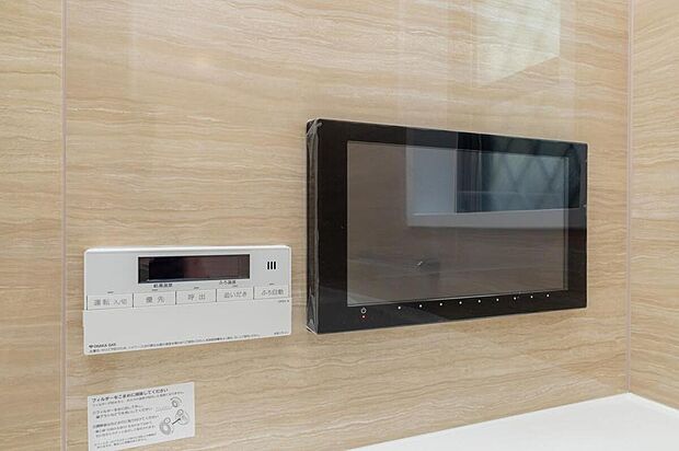 【【液晶防水テレビ】】浴室には、地上デジタルハイビジョン液晶防水テレビが標準装備されております。