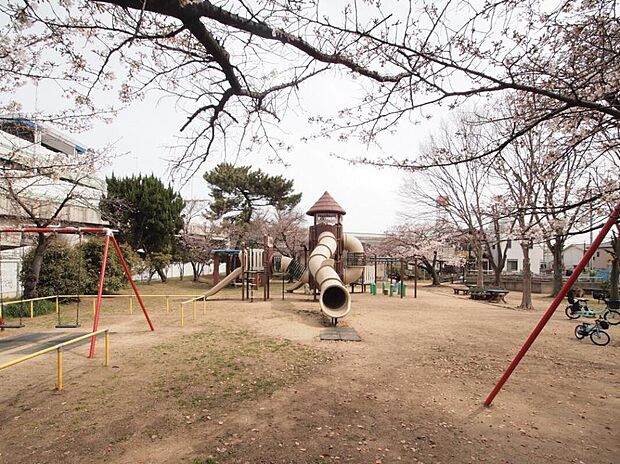 助松公園(テニスコート)（約350m）