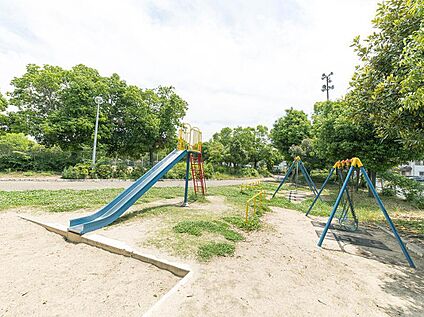 南公園 約350m(徒歩5分)