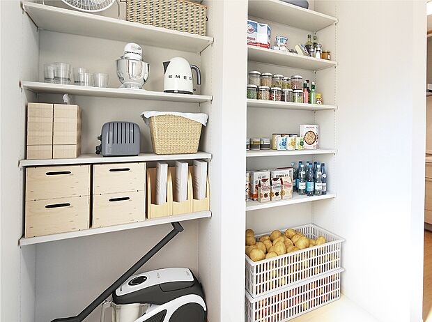 【その他画像】【リビングコンテナ】あれどこだっけ？がなくなるよう、物の指定席を決めて収納。家族みんなが楽に片付けることができます。※画像はイメージです。実際の商品とはデザイン・仕様が一部異なります。