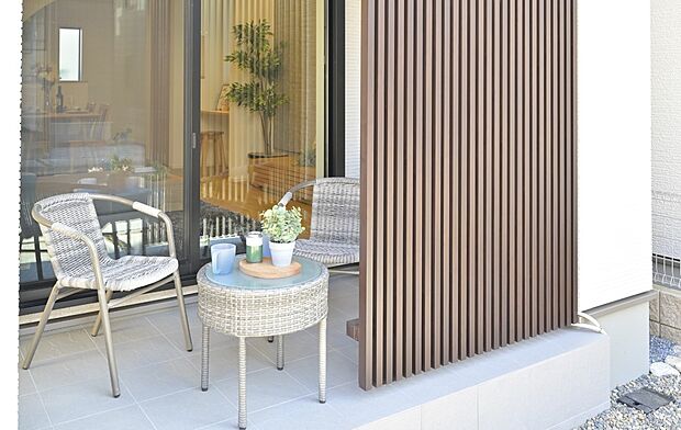 【その他画像】【テラス】リビングから続くテラスで外の空気を感じながらゆったり過ごせます。豊かな時間を届ける贅沢な空間です。※画像はイメージです。実際の商品とはデザイン・仕様が一部異なります。