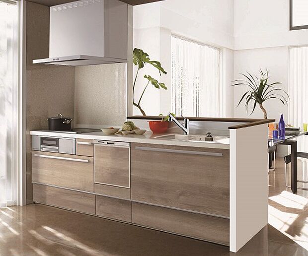 【【クリナップ】キッチン】家族でのコミュニケーションがとれる対面型システムキッチン。横一列にシンクとコンロをまとめたシンプルな形です。動きやすさとスタイリッシュなデザインが魅力。