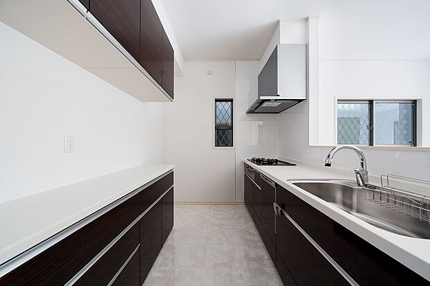 【キッチン（施工例）】機能性が高いシステムキッチン。お手入れやお掃除もラクラク！毎日のお料理が楽しくなります！