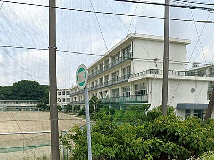 清洲中学校 約200ｍ(徒歩約3分)