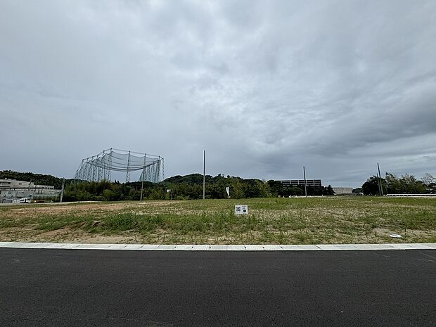 ＜現地（2024年6月）撮影　12-8号地＞第２期区画も工事が完了！70.10坪～83.54坪の広々とした区画だからこそ、理想の住まいが実現できます。