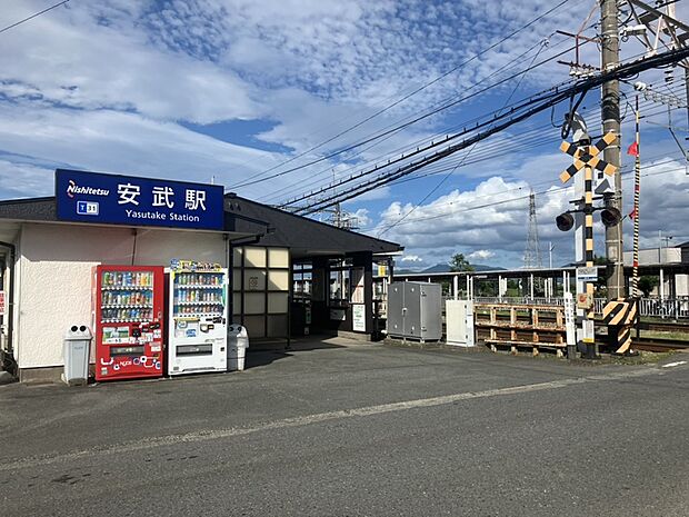 西鉄「安武」駅まで徒歩圏内。通勤、通学に便利です。