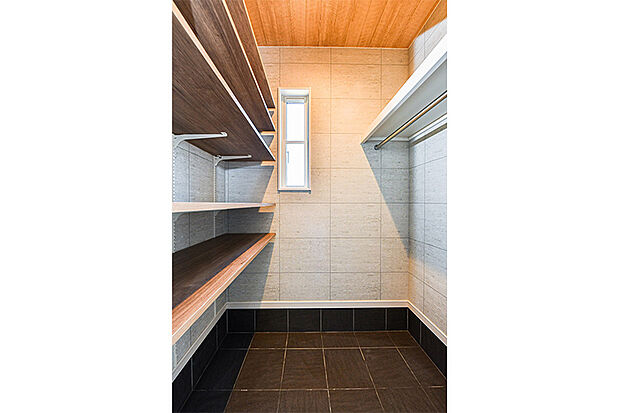 【土間収納】家の印象を左右する玄関回りのスペース。土間収納をつくり、スッキリ片付いたエントランスに！（同仕様写真）