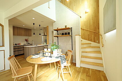 ダイニング・吹抜け