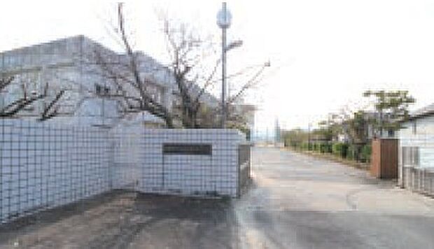 天拝中学校(約2,010m)