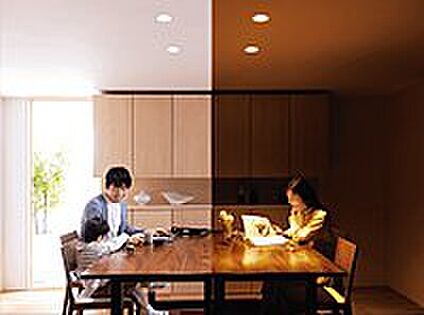 「リビングダウンライト照明(調光・調色)」標準装備