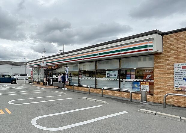 セブンイレブン堺黒山店(約260m)