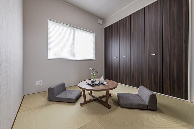 【1階和室】客間として利用しやすい和室。