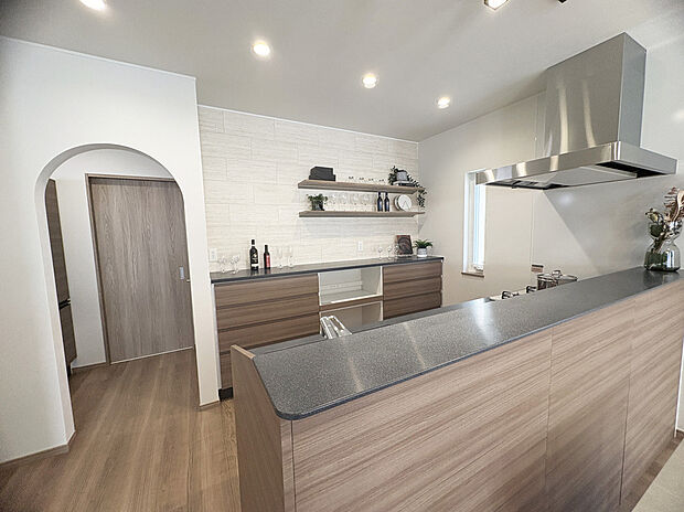 【キッチン】水廻りを固めて家事動線を重視。