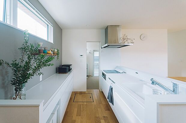 【【標準仕様】タイプを選べるキッチン】使いやすく、食洗器も付いた大容量のキッチン。
腰壁付き・オープンキッチンなどタイプはお選びいただけます。
標準仕様のキッチンでも十分というお声頂いてます。