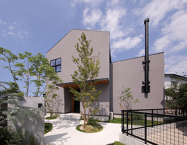 【西長住宿泊体感ハウス（要予約）】コンパクトな動線と高天井や吹き抜けの開放感の組み合わせ、機能的な間取りの住み心地をご体感下さい。