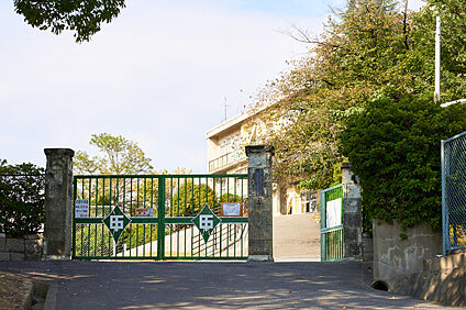 市立石尾中学校 710m～820m(徒歩9～11分)