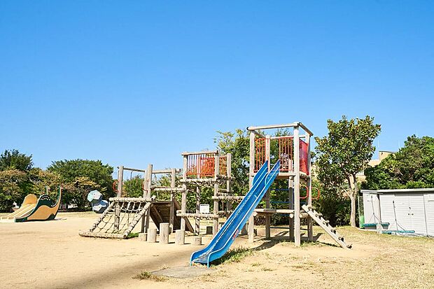 鴨公園（約560m）