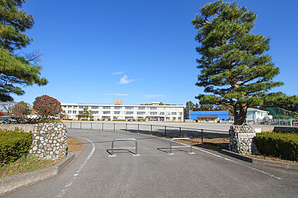 南小学校 現地から930m～950m。(徒歩12分。(最長))