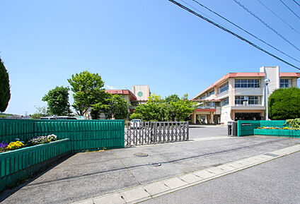 大原間小学校 現地から1060m～1100m。(徒歩14分。(最長))
