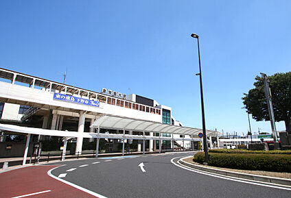 JR「自治医大」駅（東口） 現地から1630m～1700m。(徒歩21分～22分。)